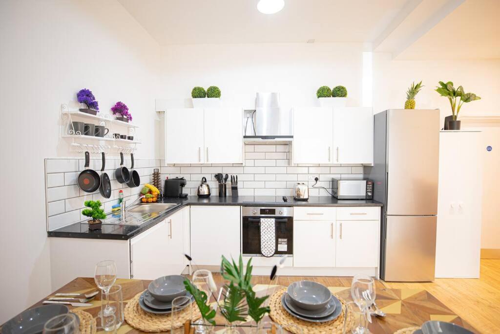 Perfect Location 4Bed 2 Bath Spacious Apartment Лондон Екстериор снимка